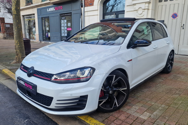 VOLKSWAGEN GOLF