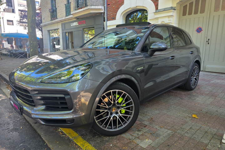 PORSCHE CAYENNE